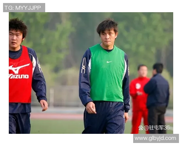 大连足球名将风采全纪录 展现球场内外的拼搏与荣耀